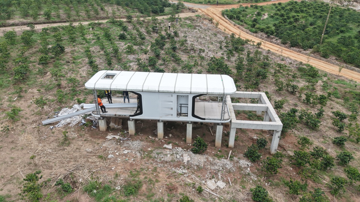 Lakeside Accommodation Capsule